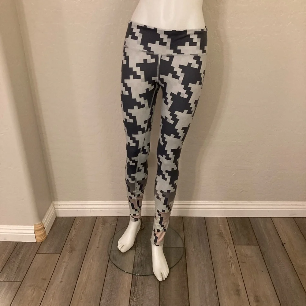 ALO Yoga Airbrush Pixel Leggings Medium